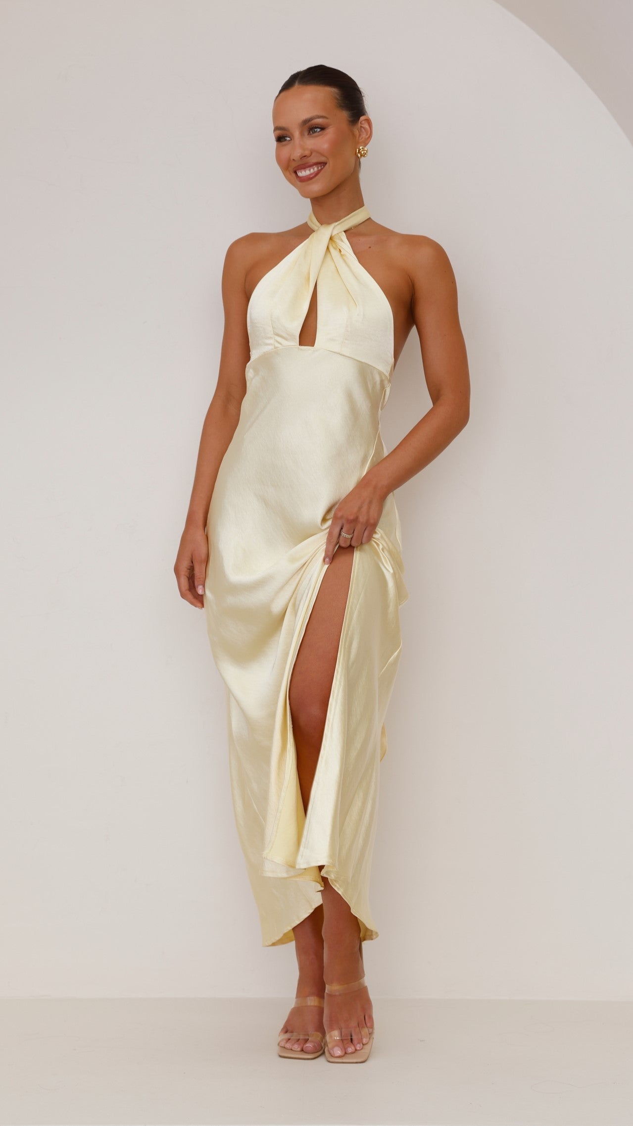Vesta | Sukienka Halter – Nowoczesna Elegancja