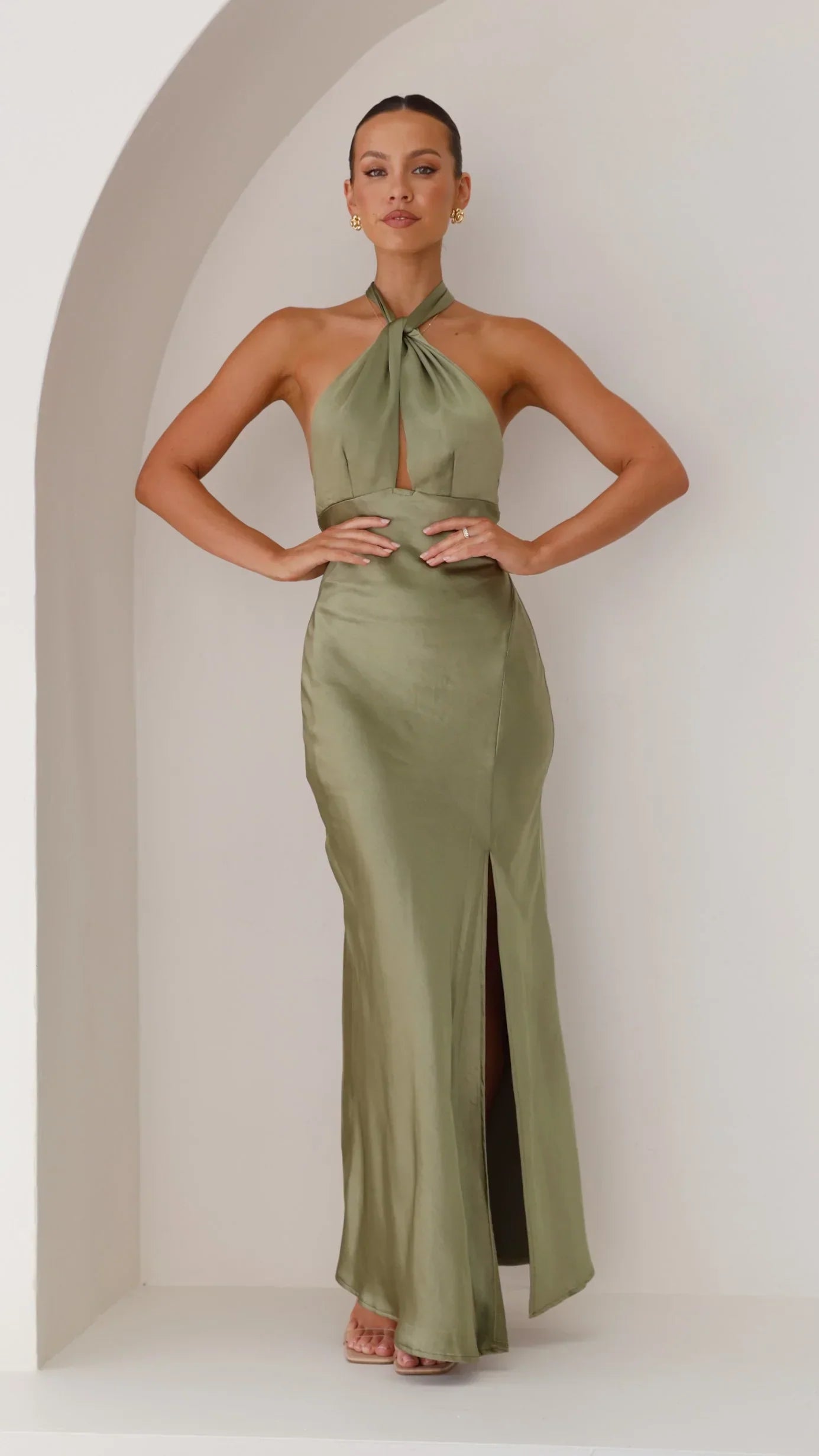 Vesta | Sukienka Halter – Nowoczesna Elegancja