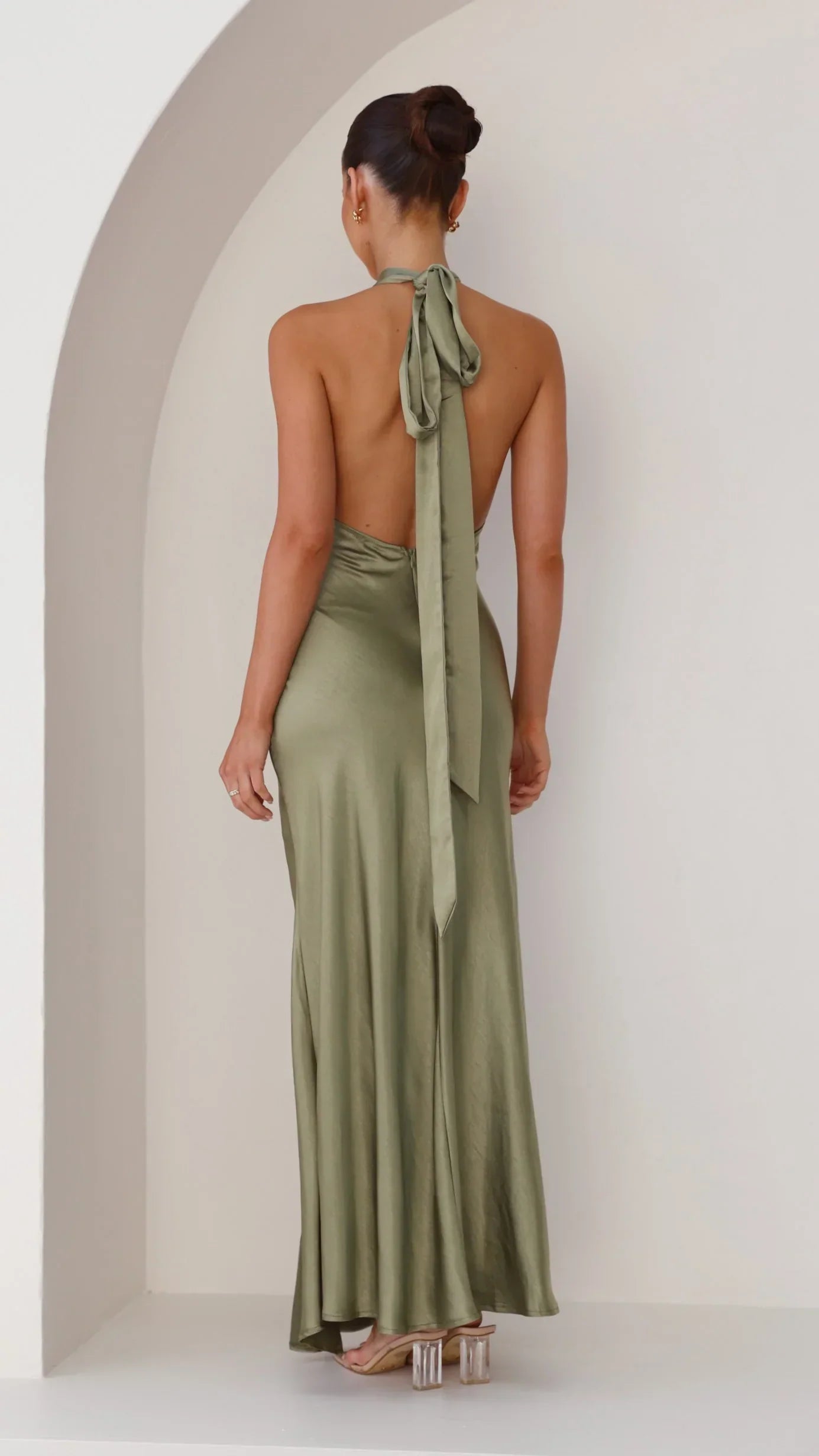 Vesta | Sukienka Halter – Nowoczesna Elegancja